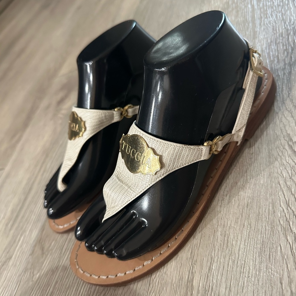 Tuccia Di Capri Italy White Leather Thong Sandals Women’s Sz 38